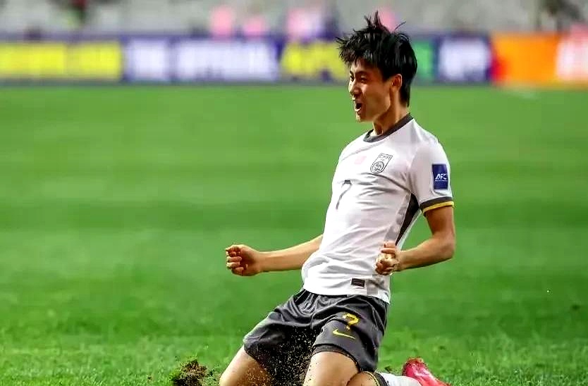 标题：中甲球员踢中超？大连替补跑动崩盘，李国旭需学于根伟放手补强的简单介绍